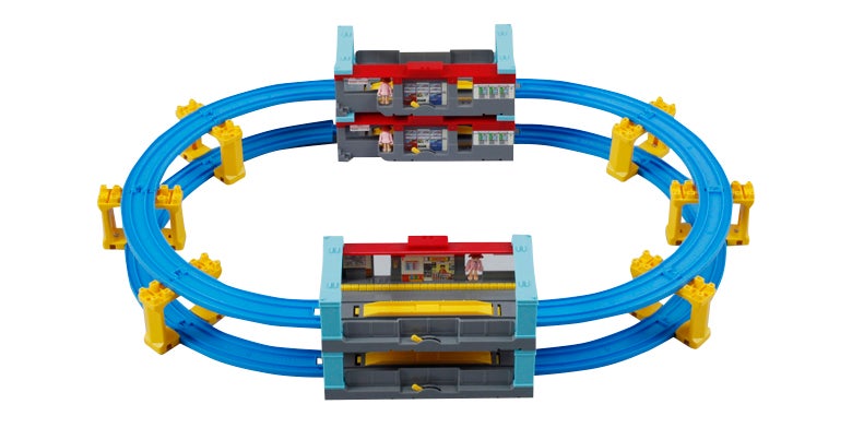 二階建ての駅 | プラレール コンシェルジュ - 株式会社タカラトミー